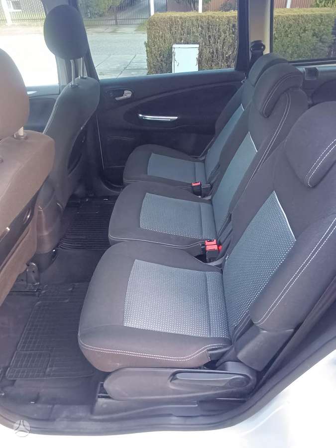 Ford Galaxy - 12