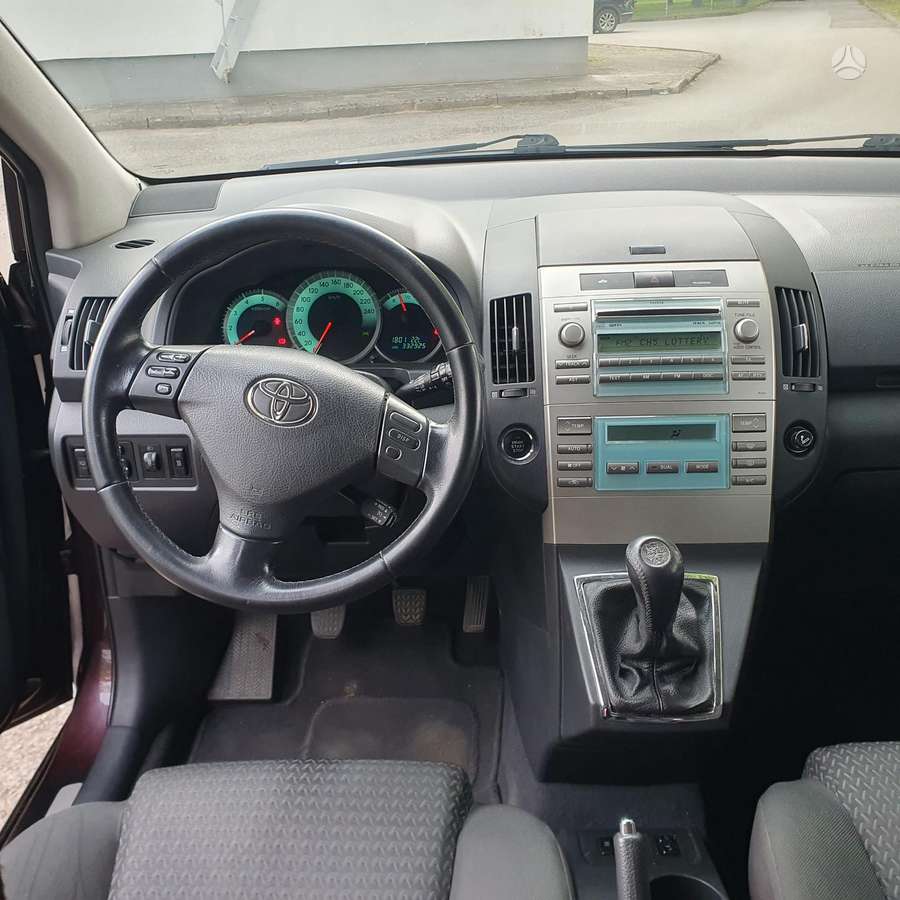 Toyota Corolla Verso, 2.2 l., Универсал