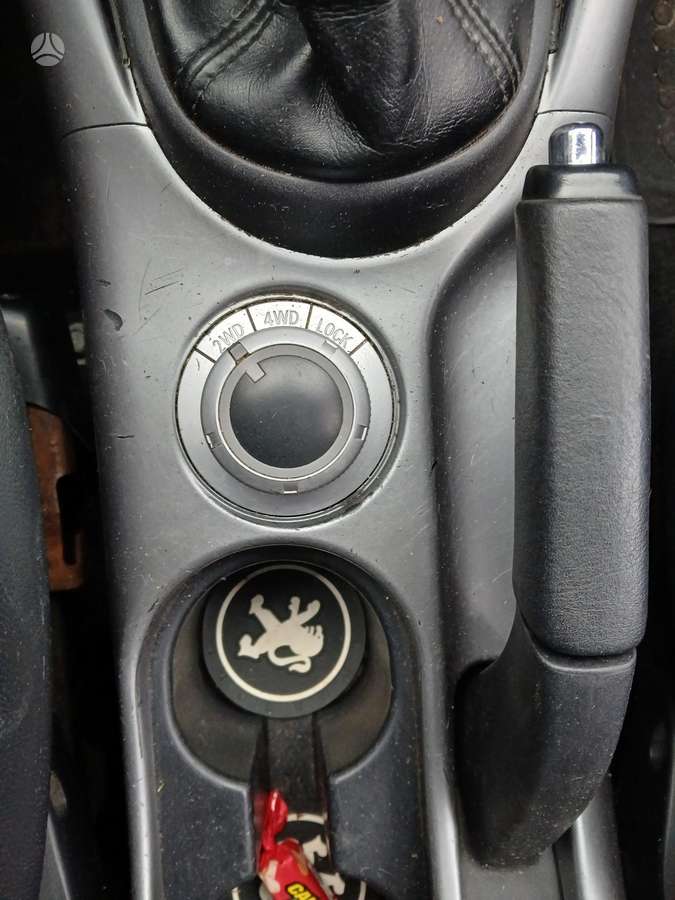 Peugeot 4007 - 9