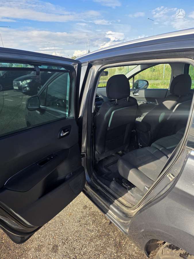 Peugeot 5008 - 8