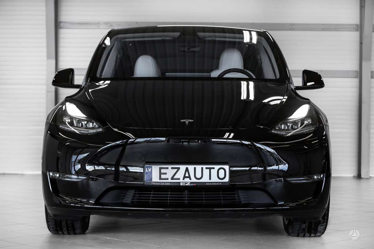 Tesla Model Y - 10
