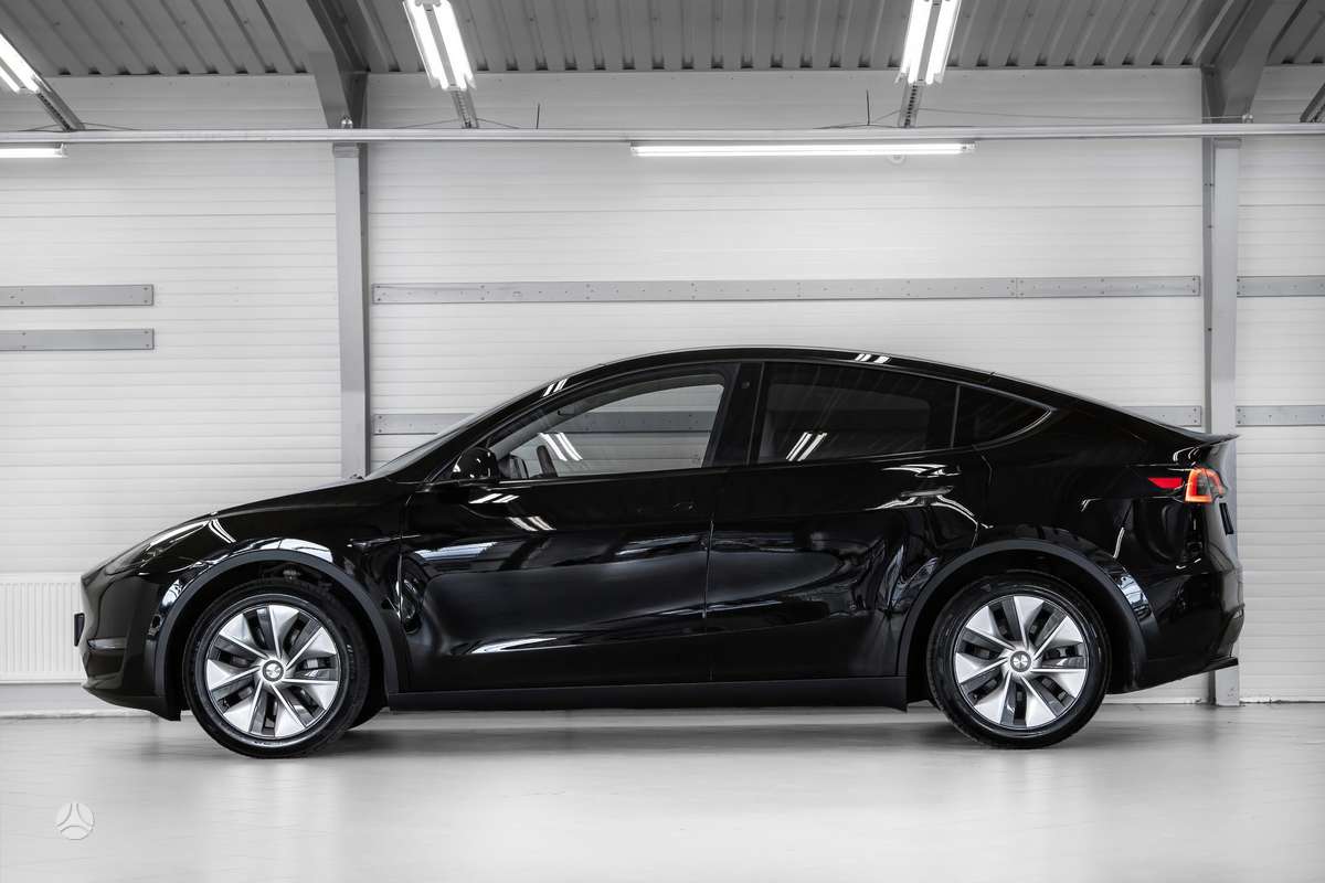 Tesla Model Y - 7