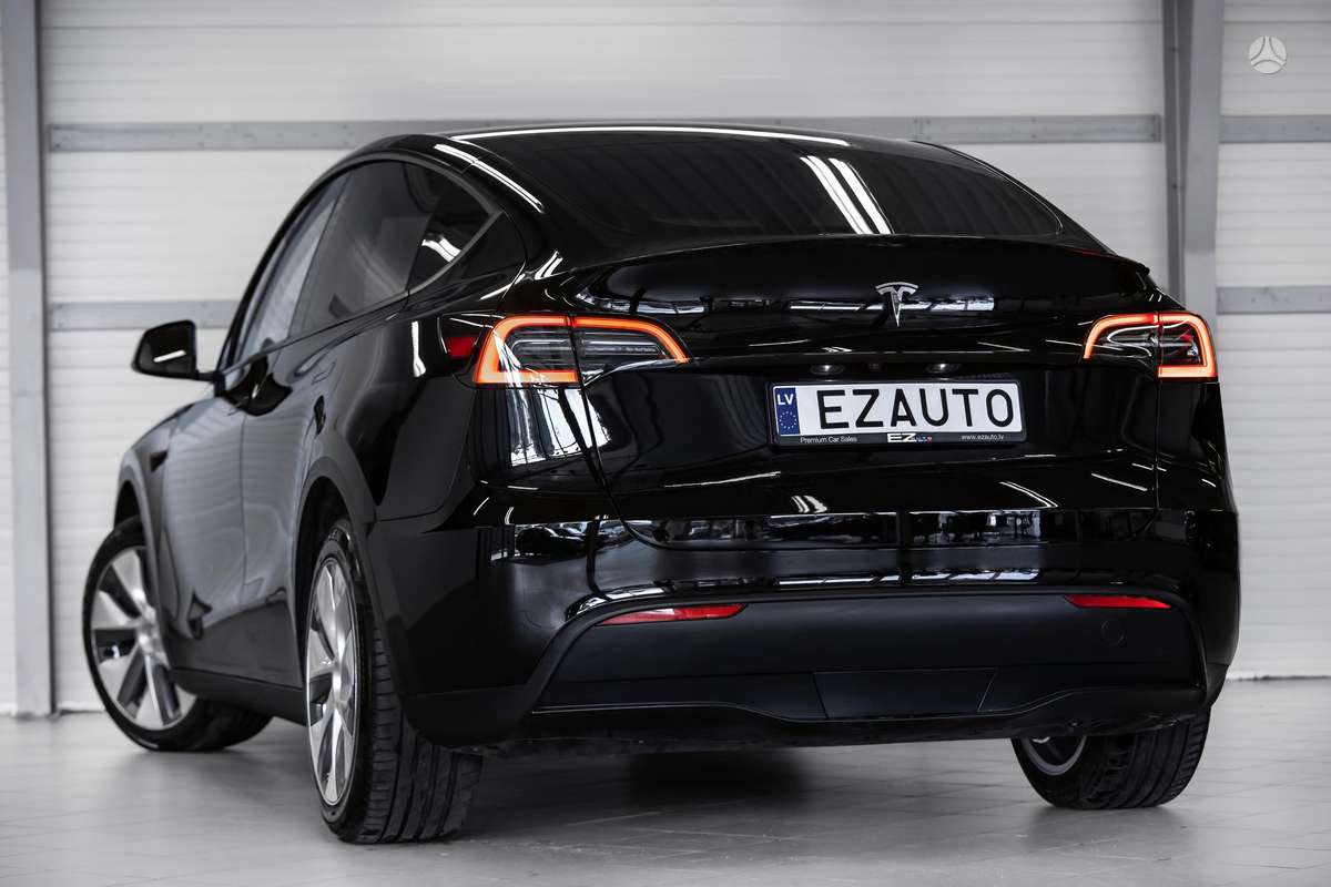 Tesla Model Y - 9