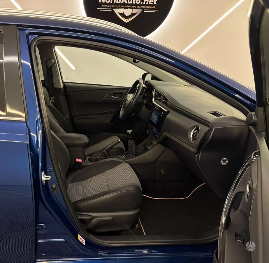 Toyota Auris, 1.6 l., Универсал