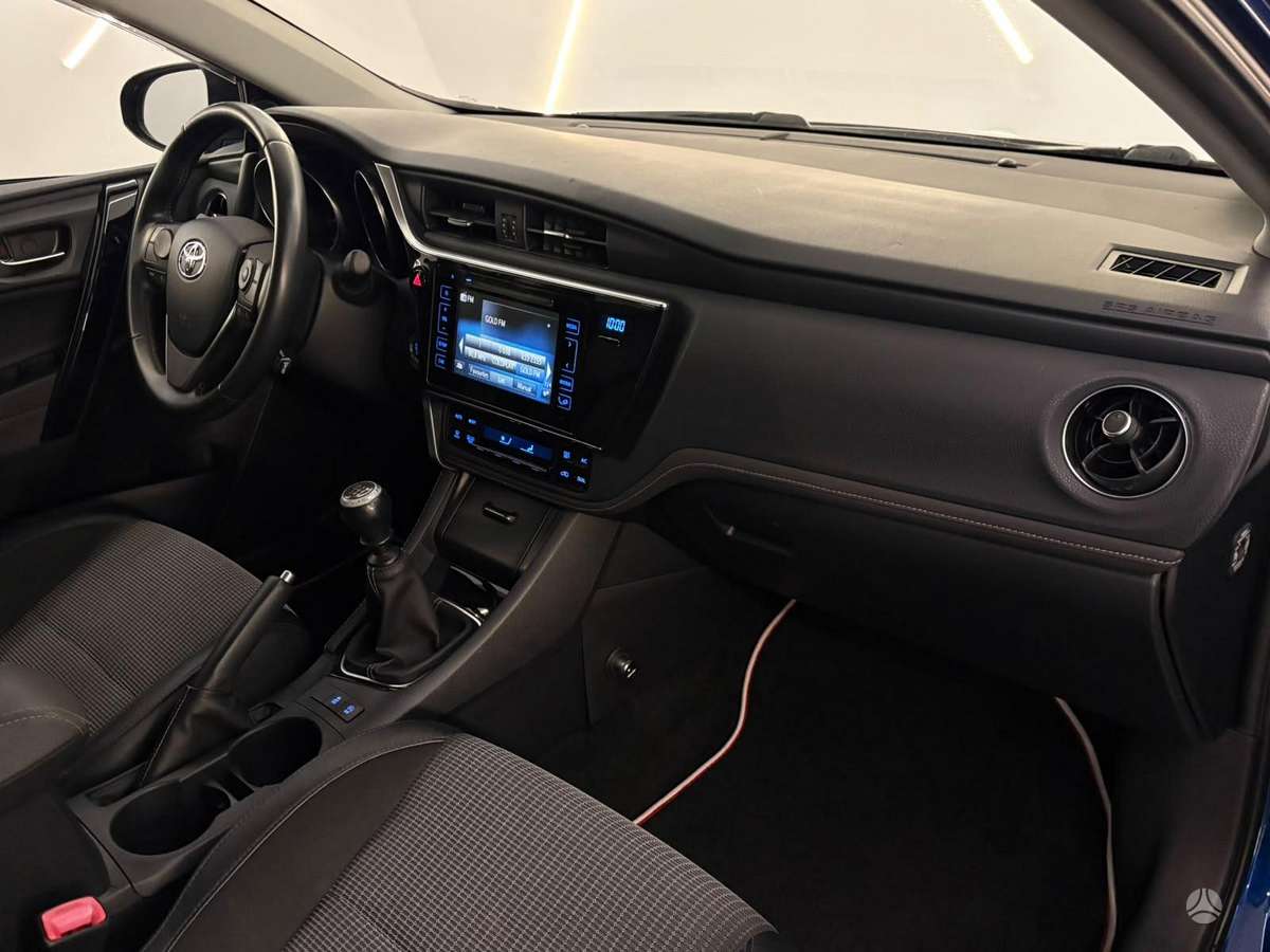 Toyota Auris, 1.6 l., Универсал