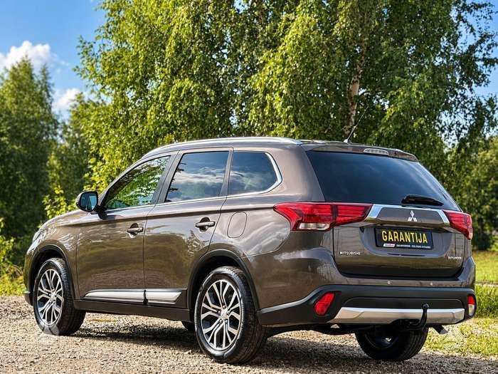 Mitsubishi Outlander - 1