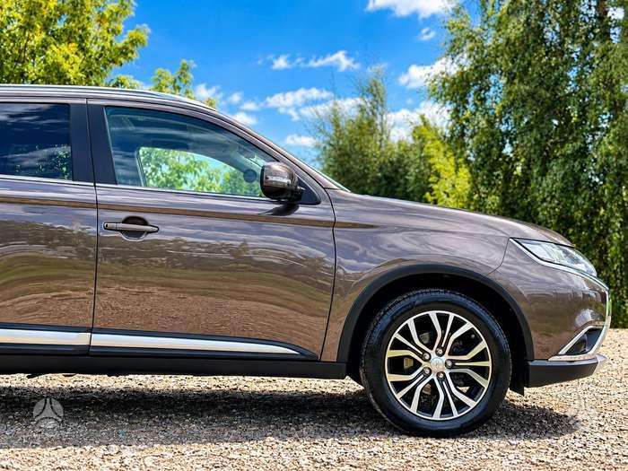 Mitsubishi Outlander - 10