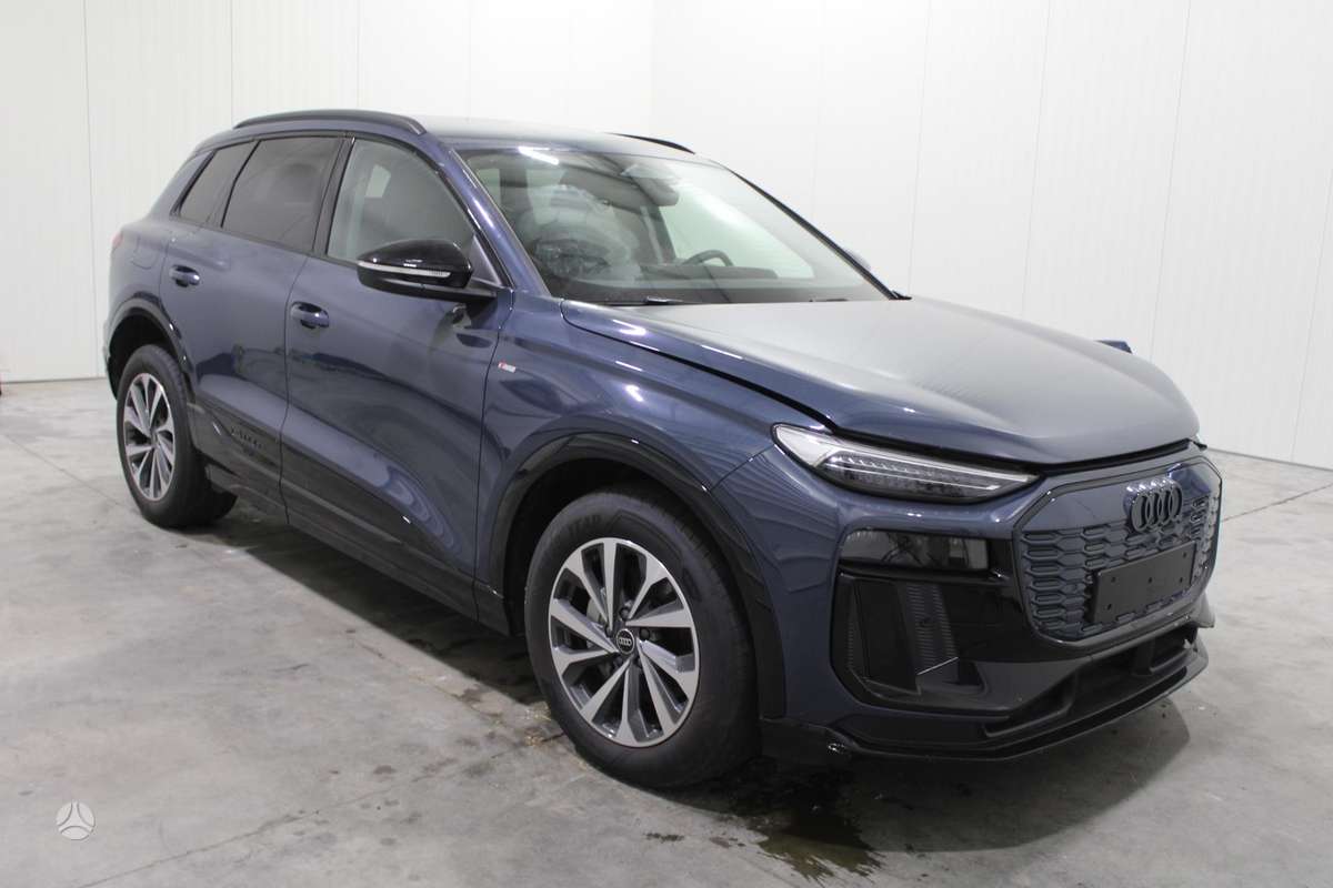 Audi Q6 e-tron - 1