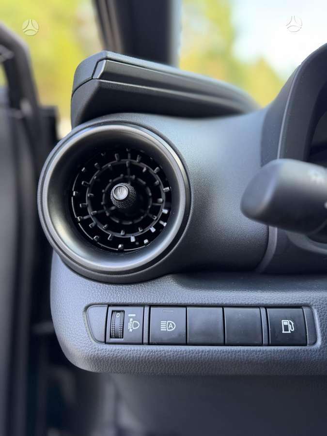 Toyota C-HR - 11