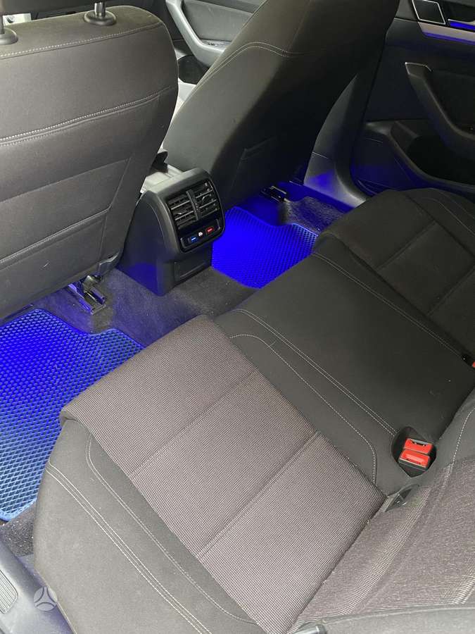 Volkswagen Passat - 12