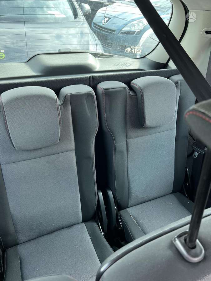 Renault Grand Scenic - 12