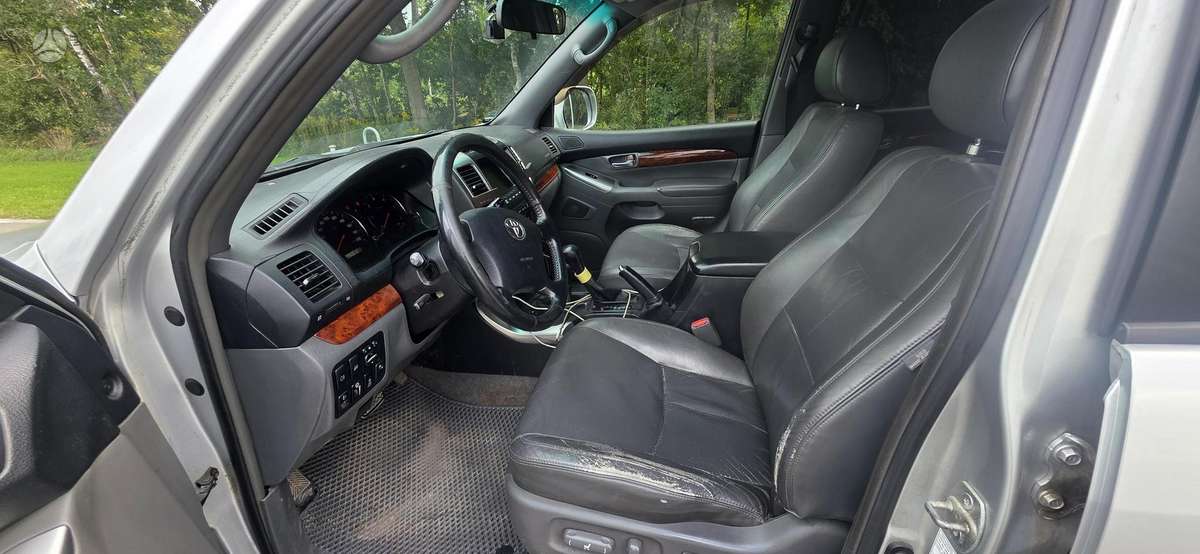 Toyota Land Cruiser - 8