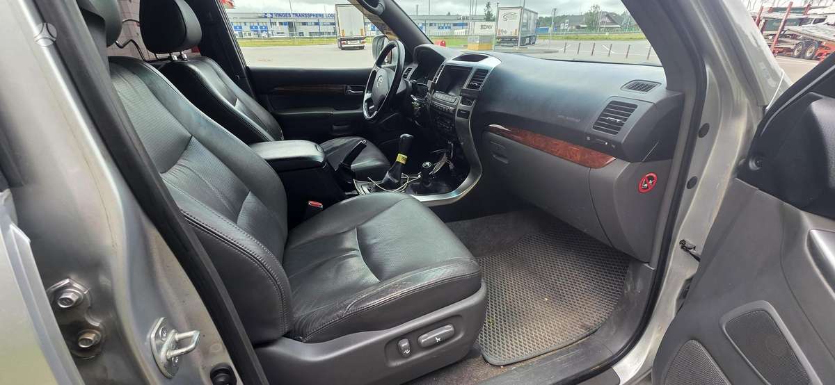 Toyota Land Cruiser - 9
