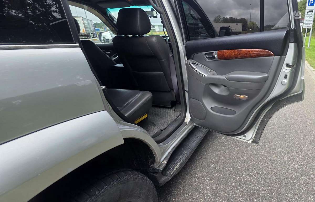 Toyota Land Cruiser - 12