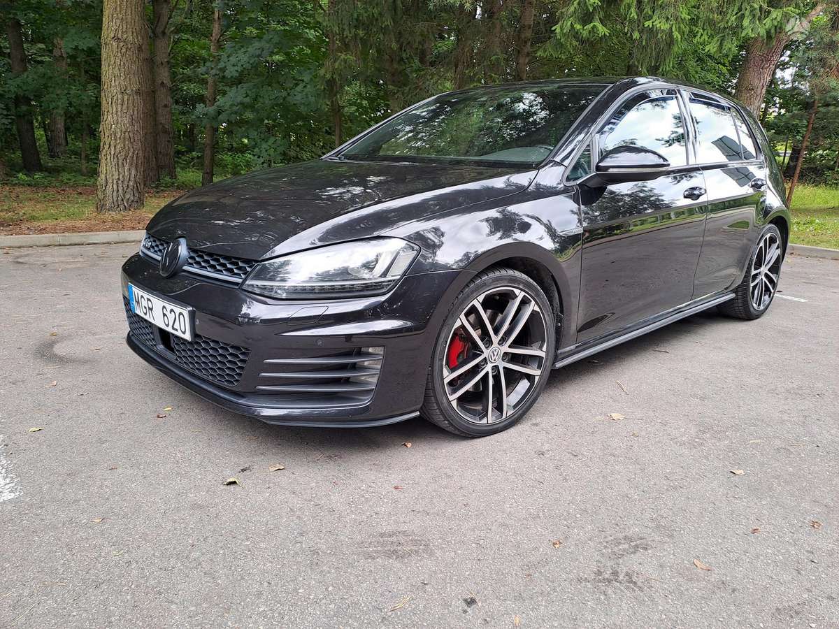Volkswagen Golf - 2