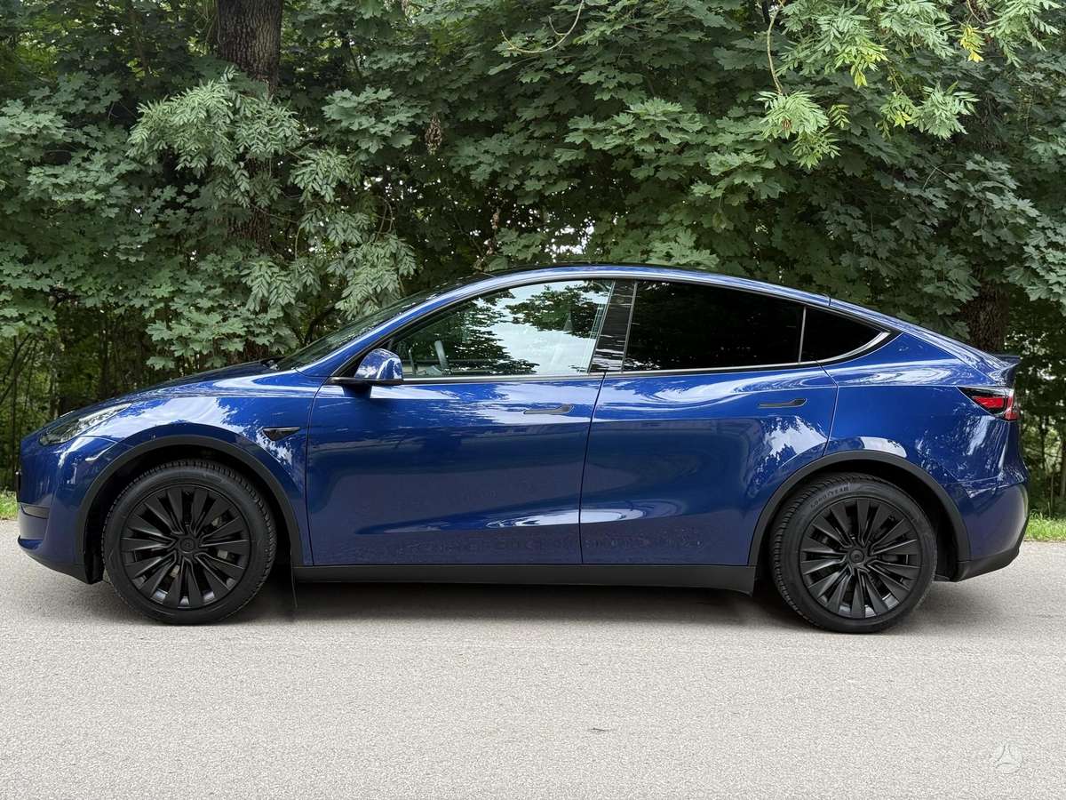 Tesla Model Y - 2