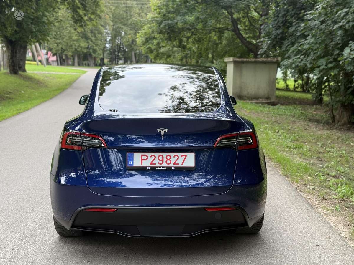 Tesla Model Y - 4