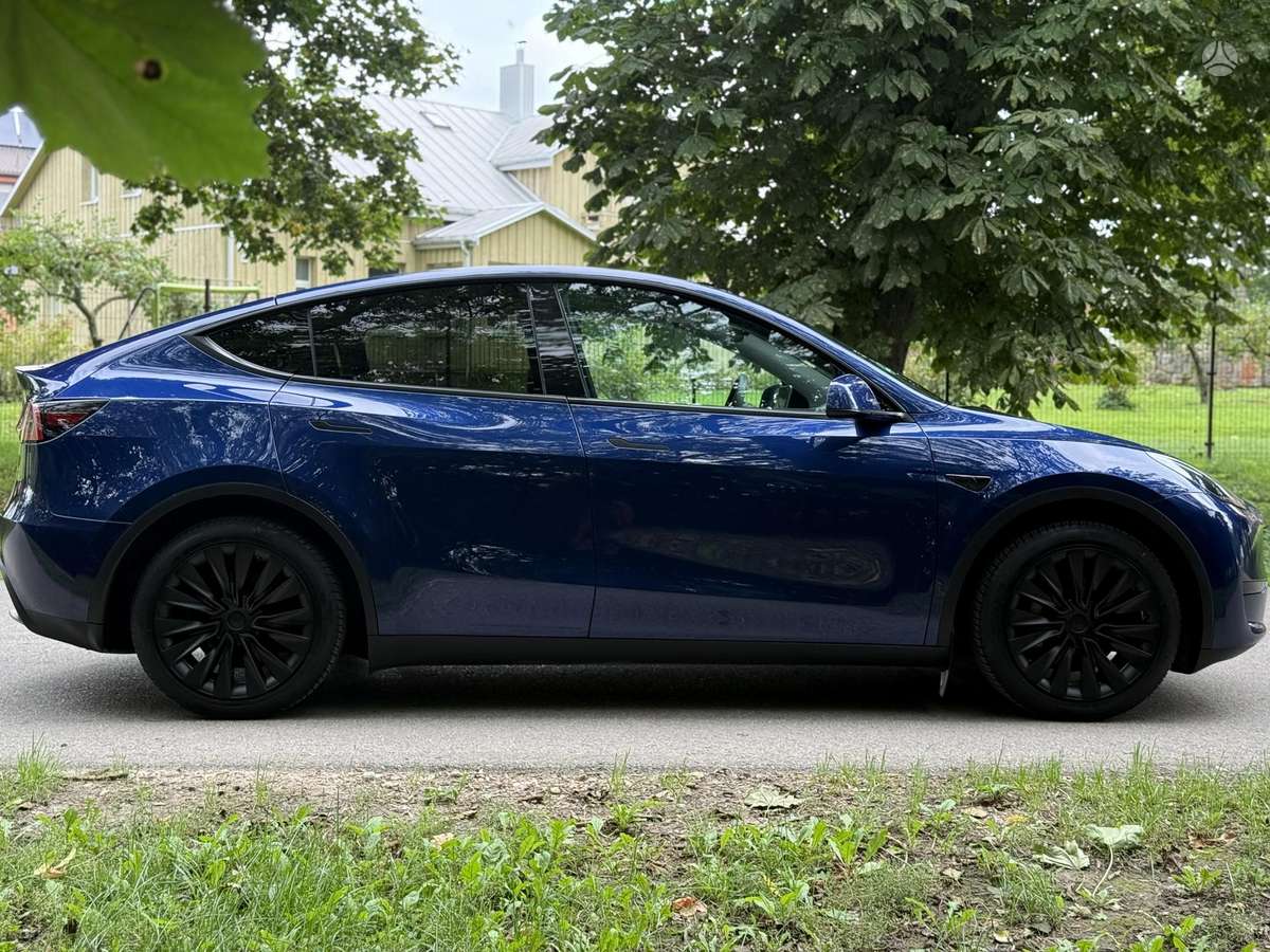 Tesla Model Y - 6