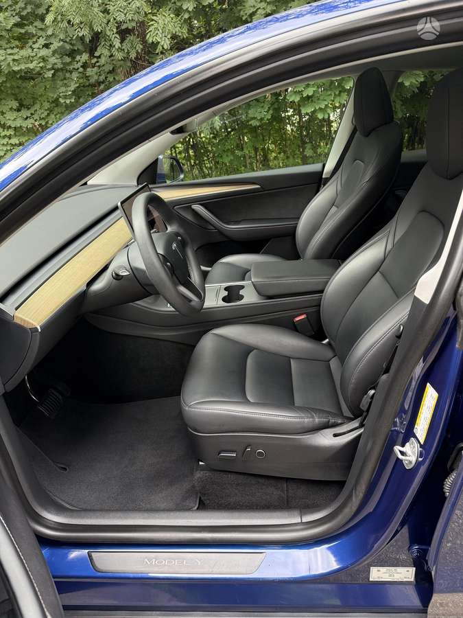 Tesla Model Y - 9
