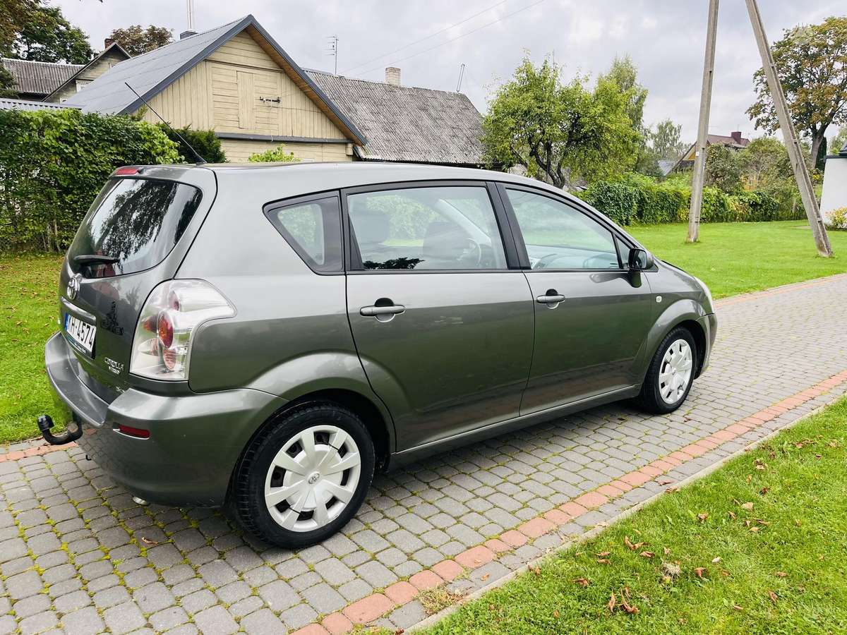 Toyota Corolla Verso - 6
