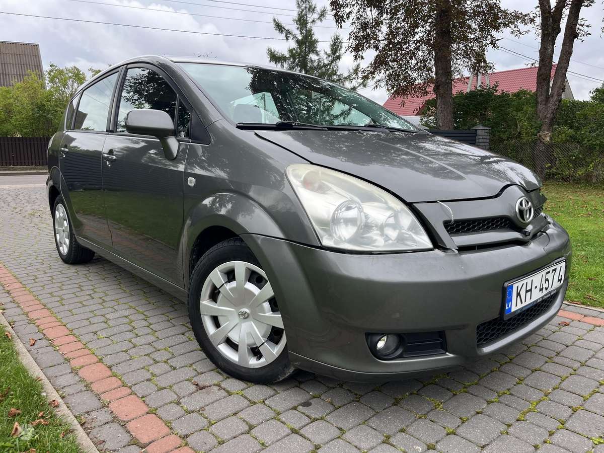 Toyota Corolla Verso - 1