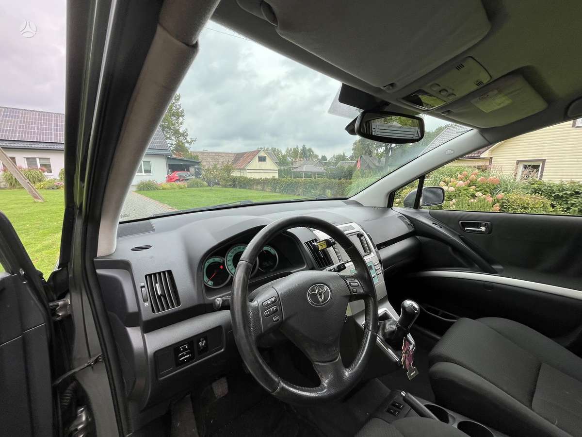 Toyota Corolla Verso - 9