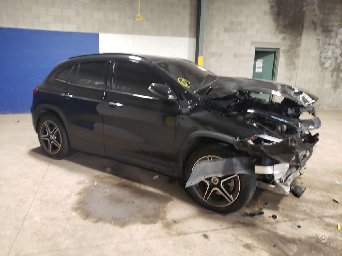 Mercedes-Benz GLA250 - 4