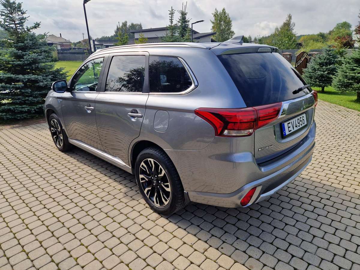 Mitsubishi Outlander - 4