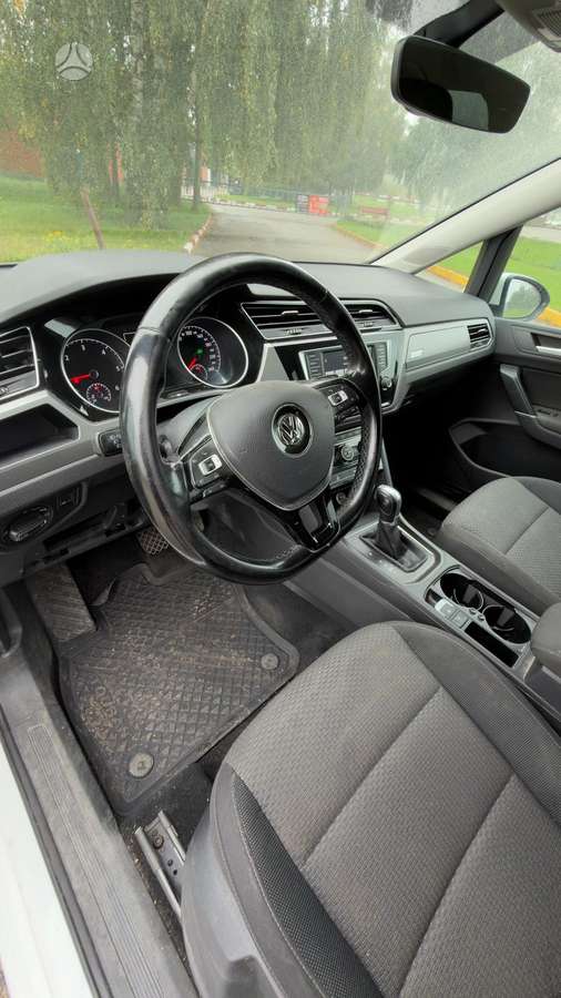 Volkswagen Touran - 9