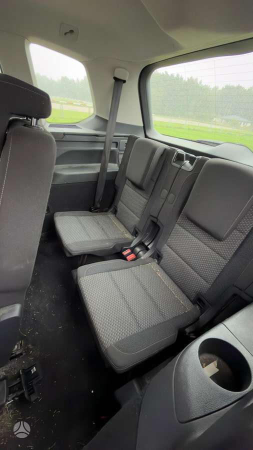 Volkswagen Touran - 10