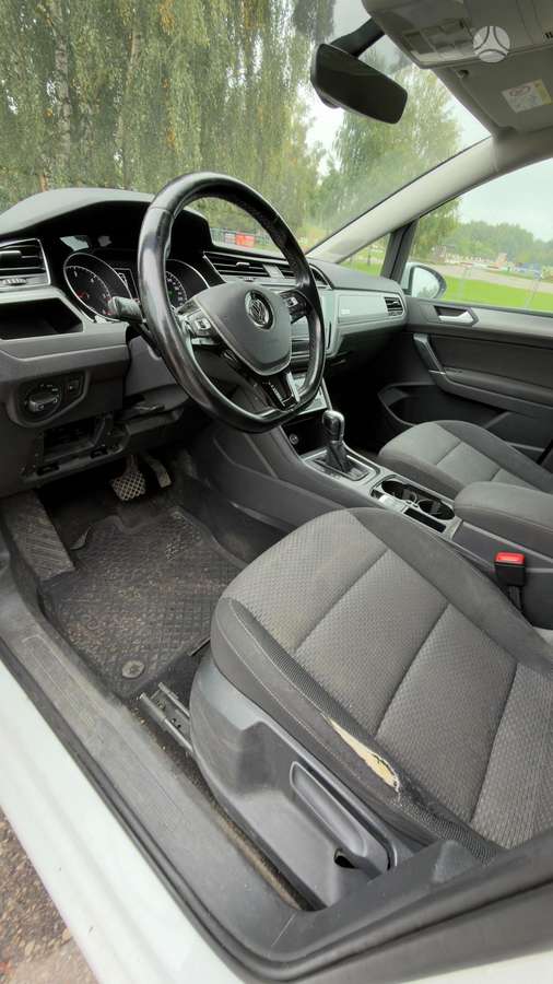 Volkswagen Touran - 11