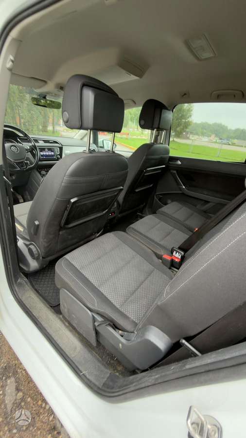 Volkswagen Touran - 12