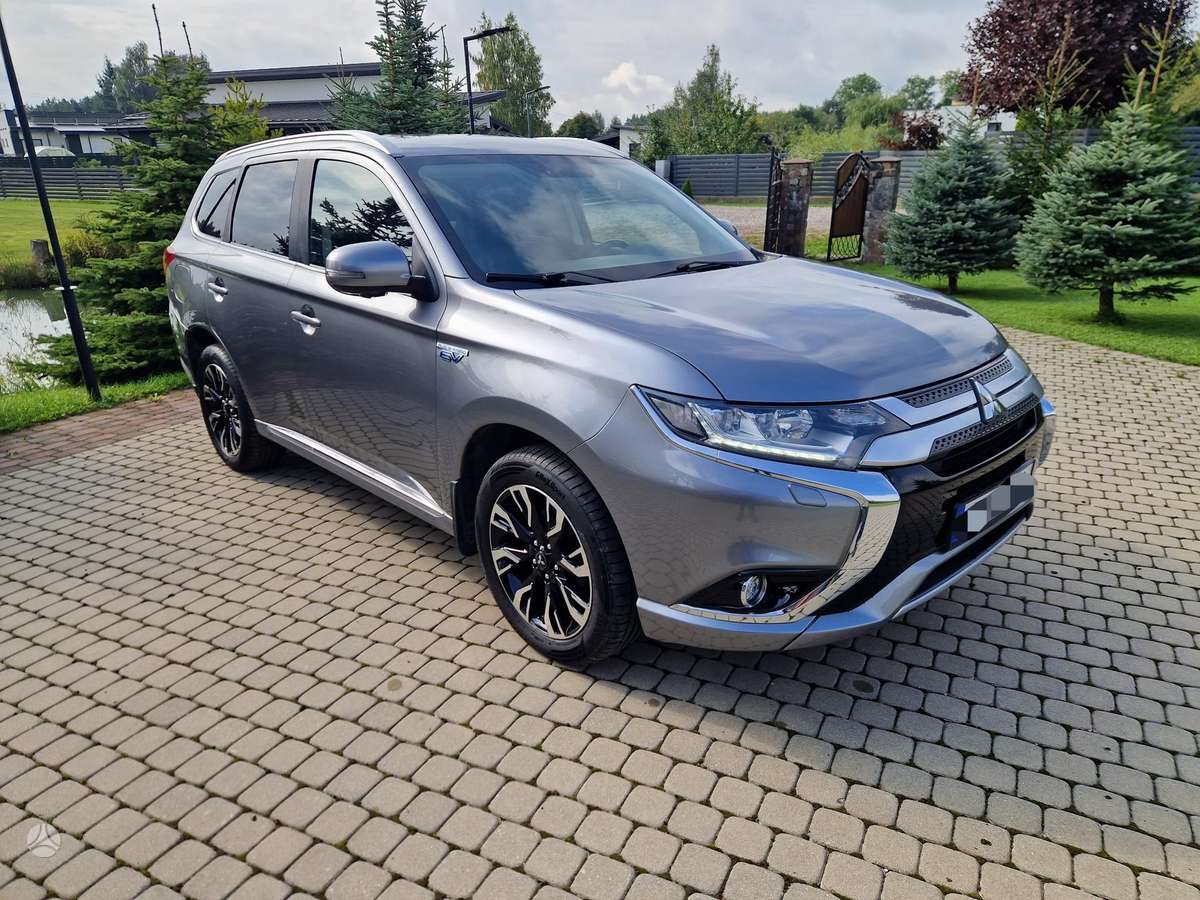 Mitsubishi Outlander - 1