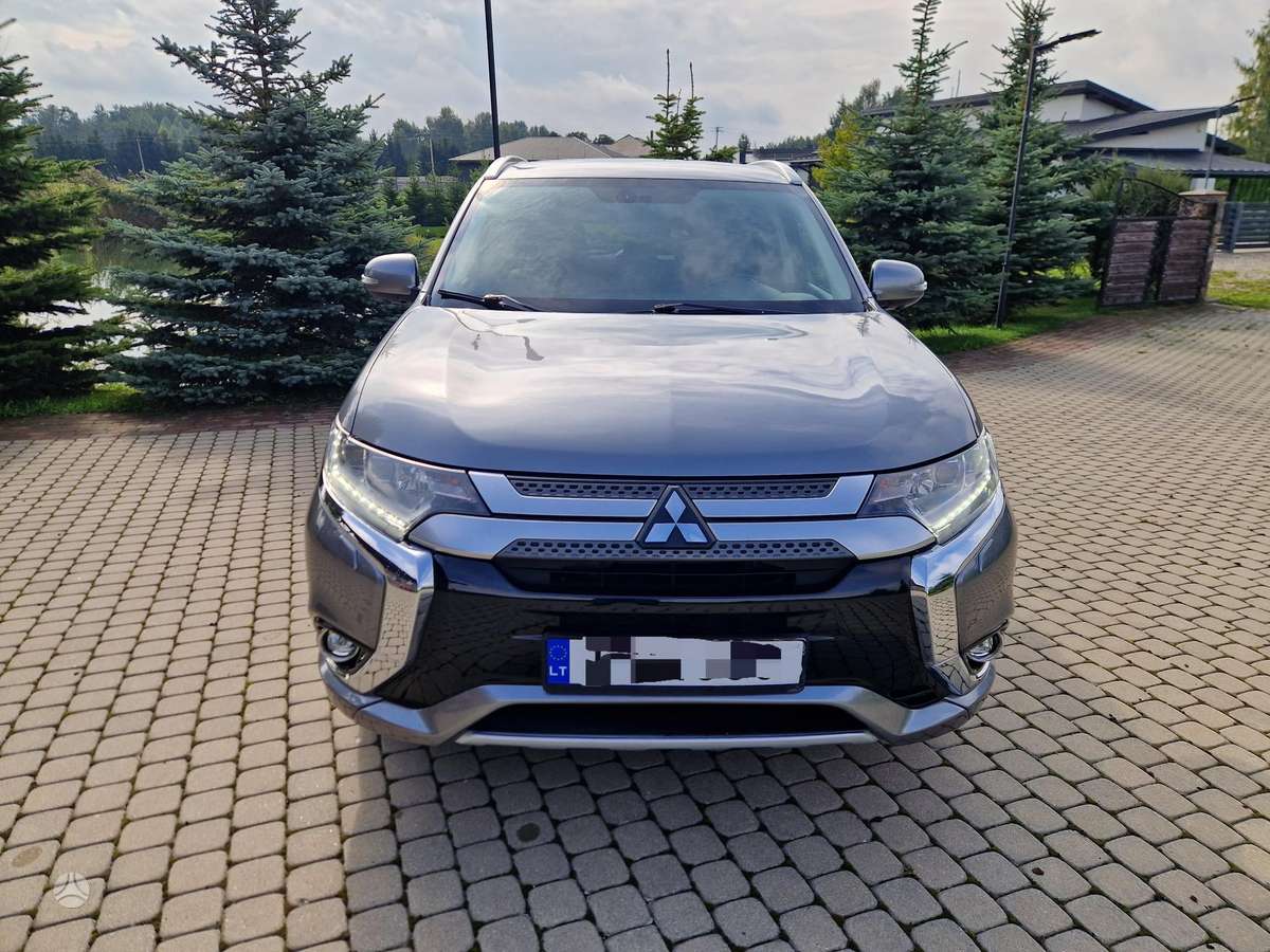 Mitsubishi Outlander - 2