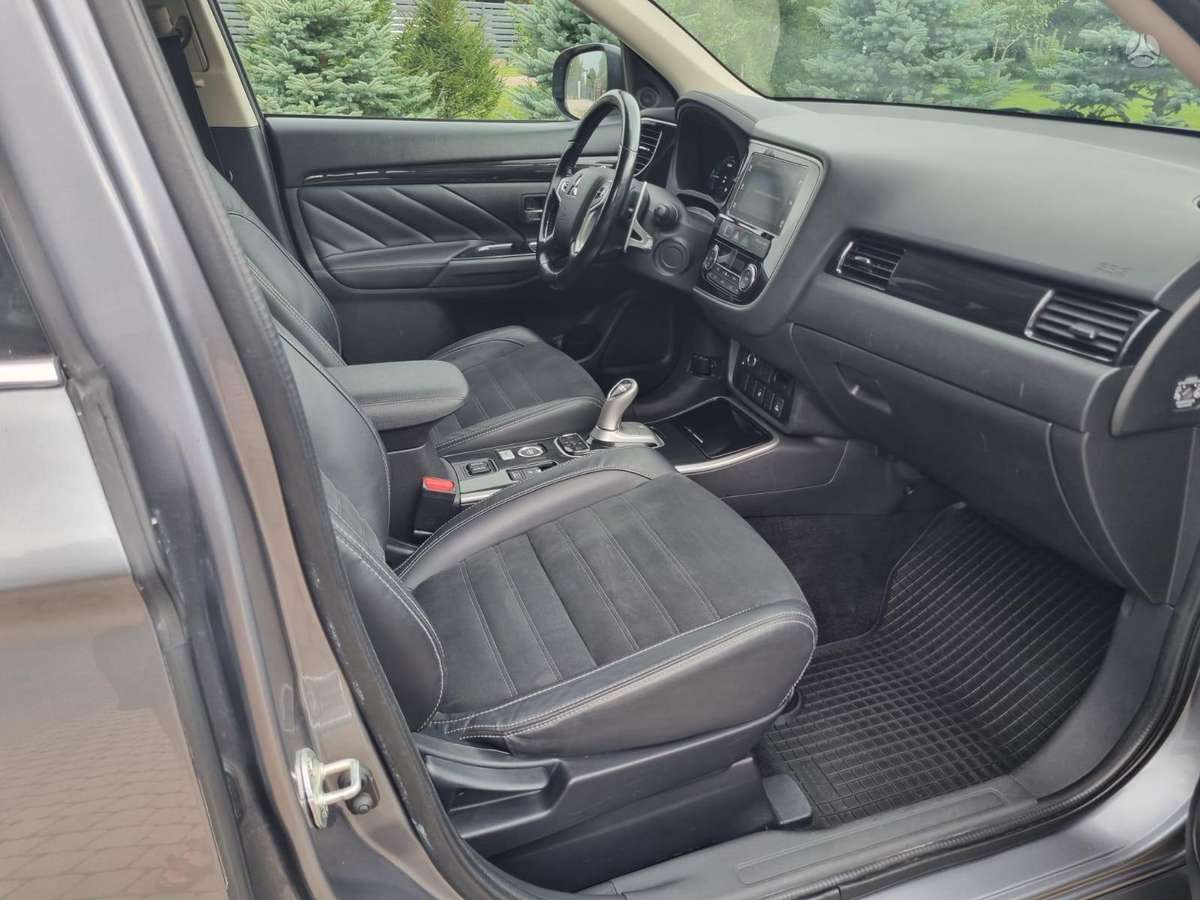Mitsubishi Outlander - 12