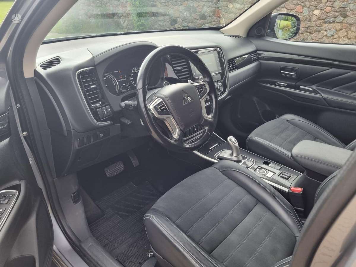 Mitsubishi Outlander - 10