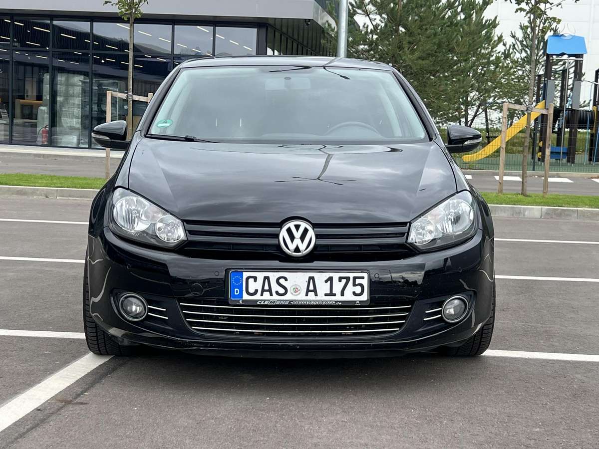 Volkswagen Golf - 1