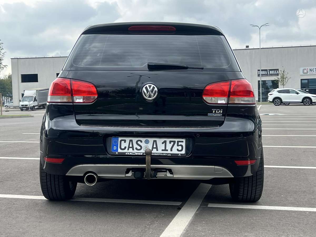 Volkswagen Golf - 6