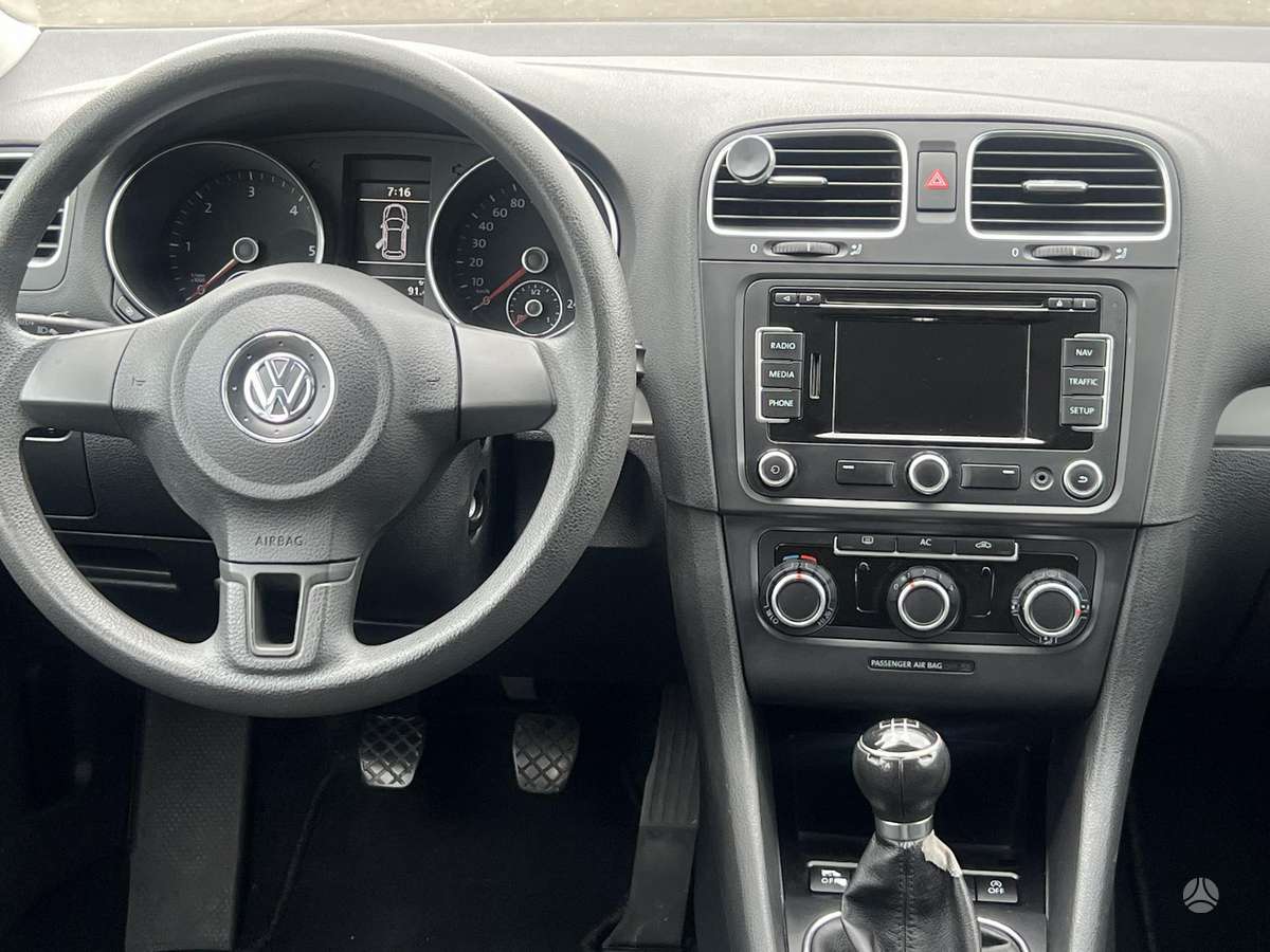 Volkswagen Golf - 9
