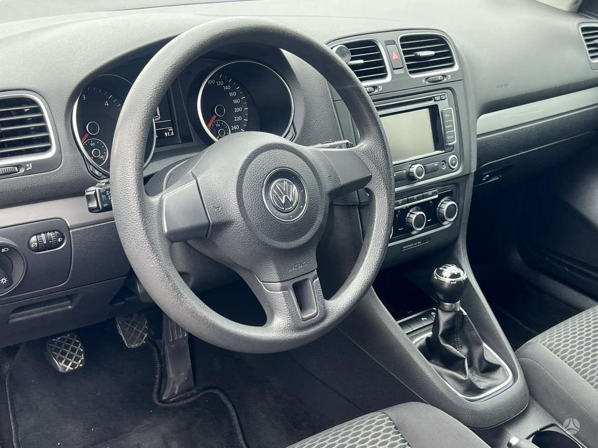 Volkswagen Golf - 11
