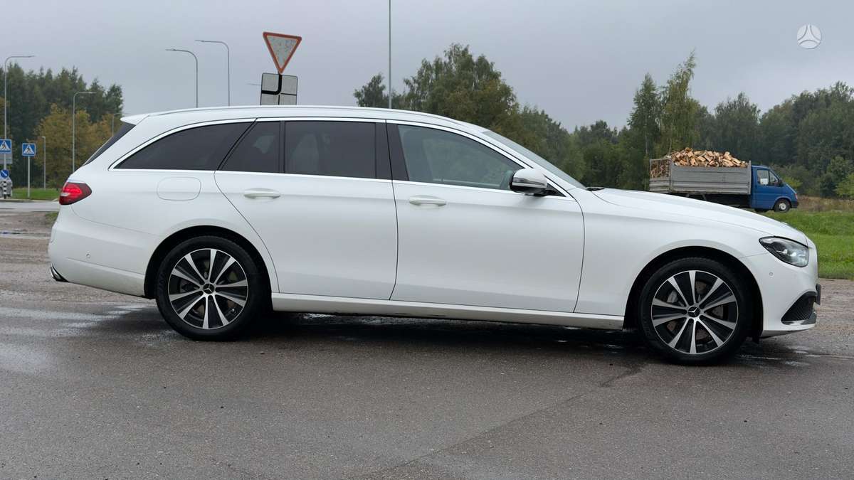 Mercedes-Benz E300 - 4