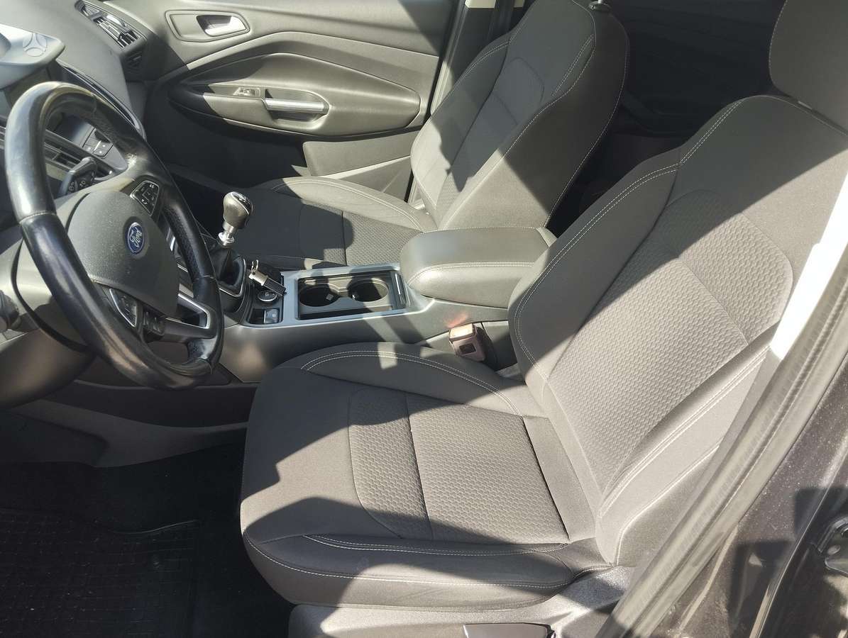 Ford Kuga - 12