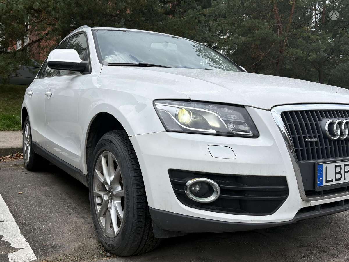 Audi Q5, 2.0 l., off-road / crossover