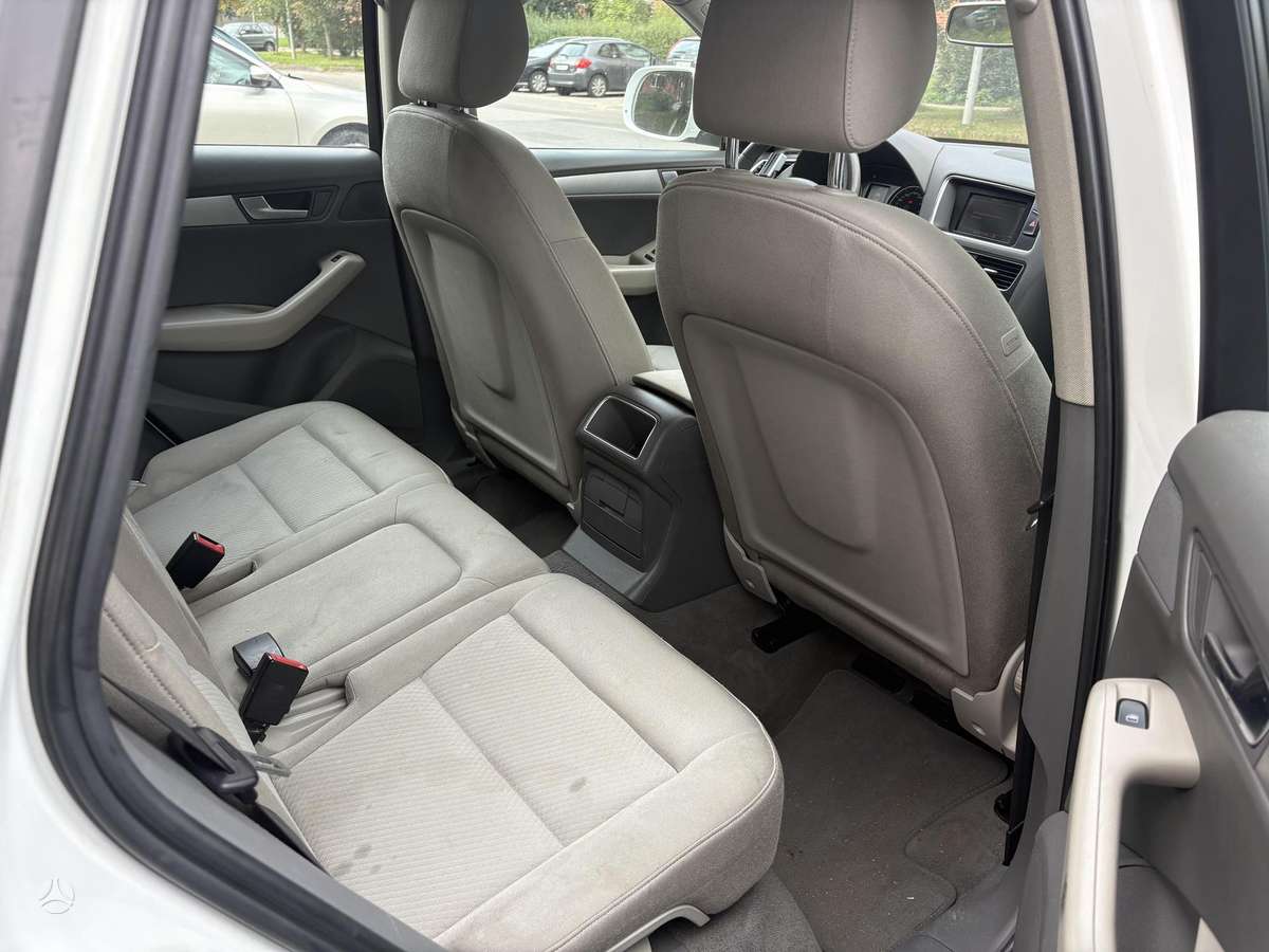 Audi Q5, 2.0 l., off-road / crossover