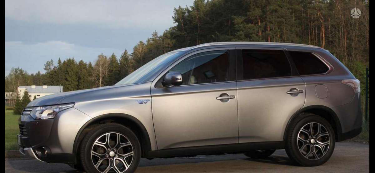 Mitsubishi Outlander - 1