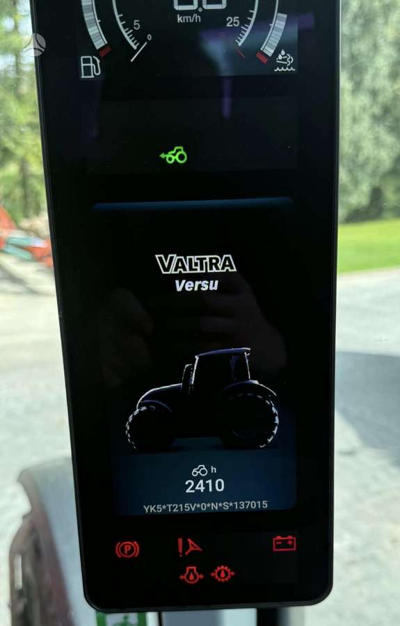Valtra T215 Versus, tractors