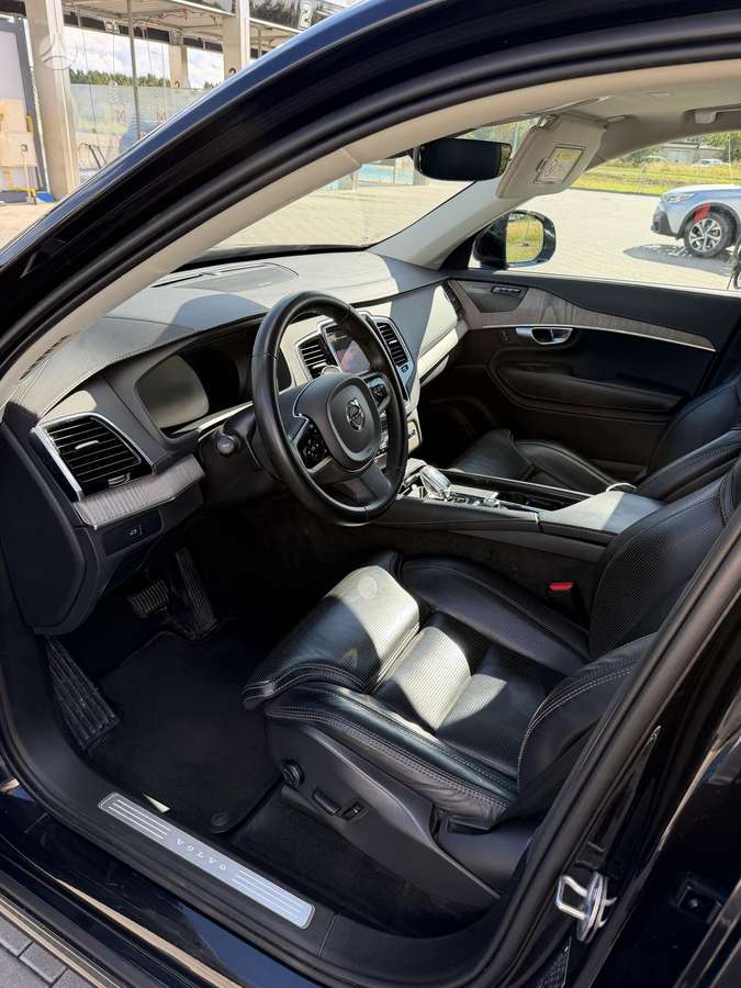 Volvo XC90 - 9