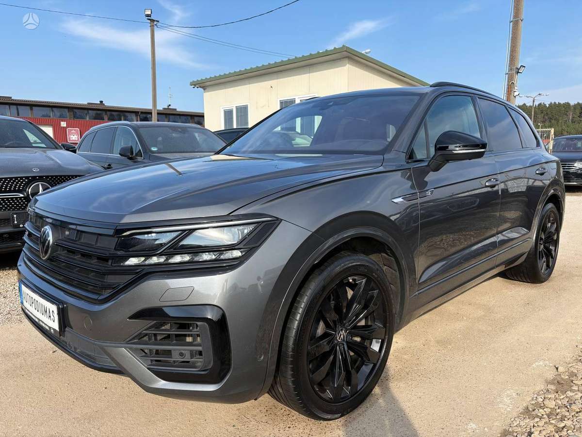 Volkswagen Touareg - 1
