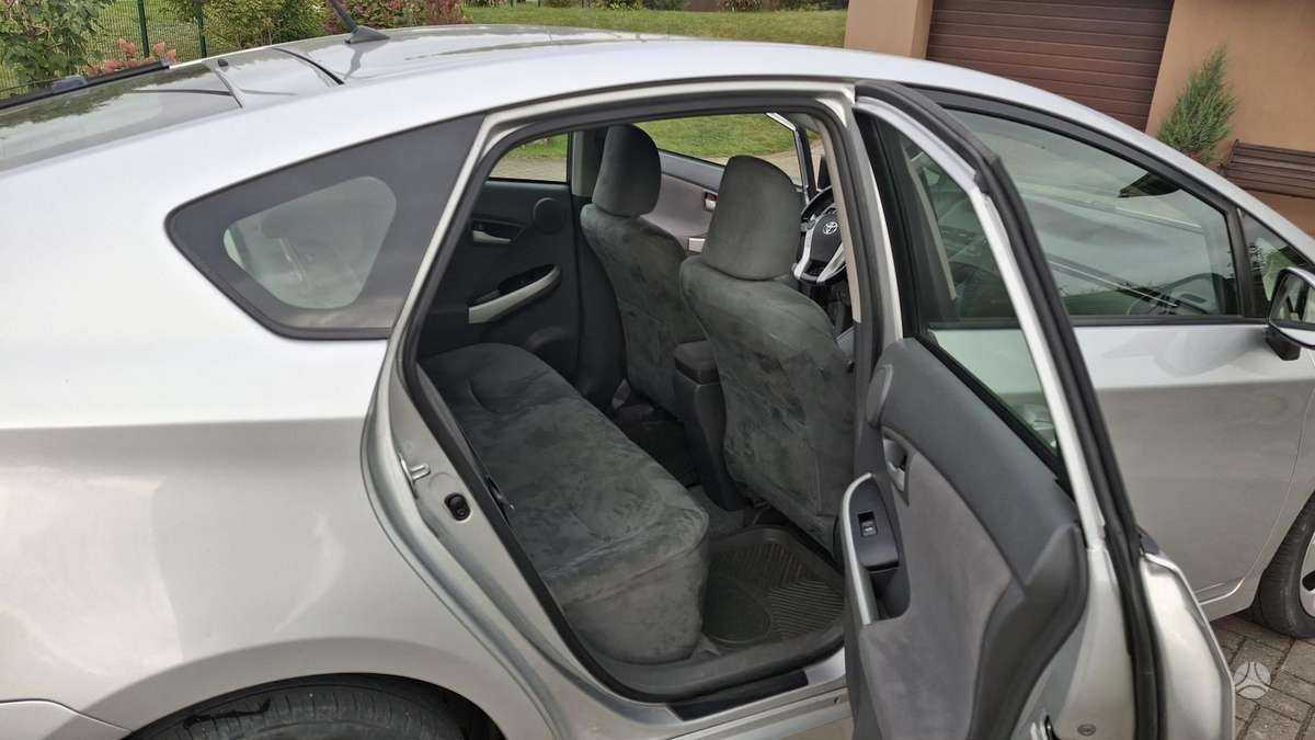 Toyota Prius - 4