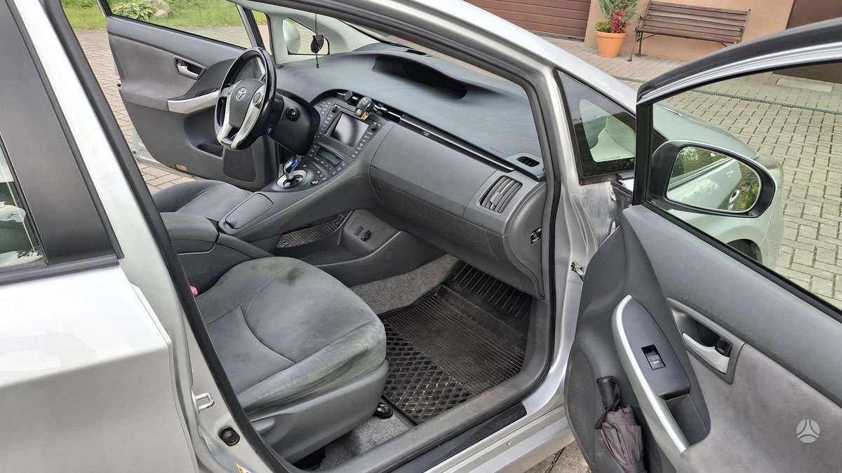 Toyota Prius - 5